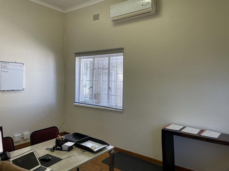 Huge property in Windhoek City Centre Office zoned! - Photo 6