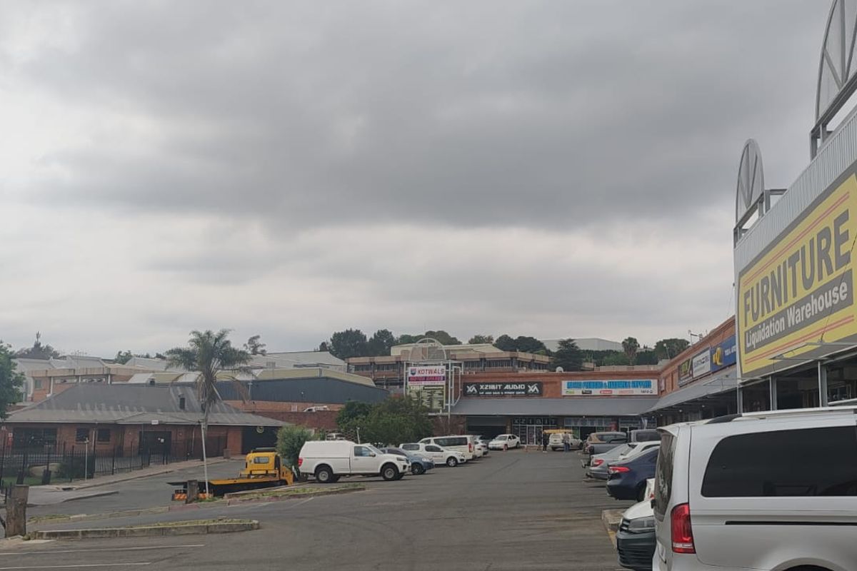 Rev Up Your Business in Vibrant Halfway House! - Photo 4