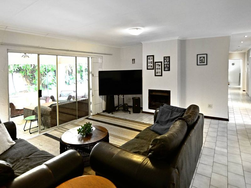 Beautiful Three Bedroom Family Home in Excellent Estate - Photo 8