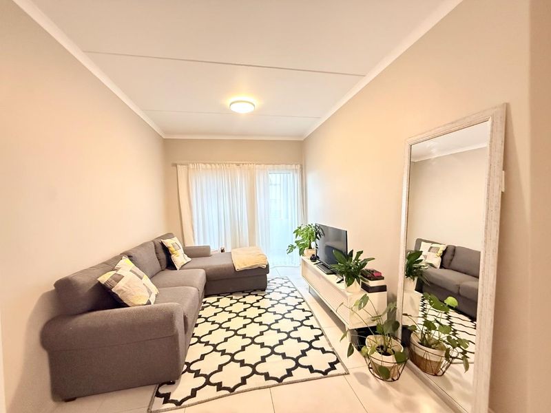 Chic 2-Bedroom Gem in Prime Spot - Photo 6