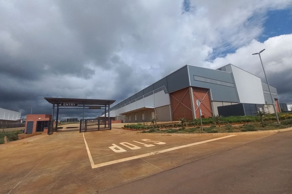 11 972m2 Louwlardia Warehouse To Let - Photo 2