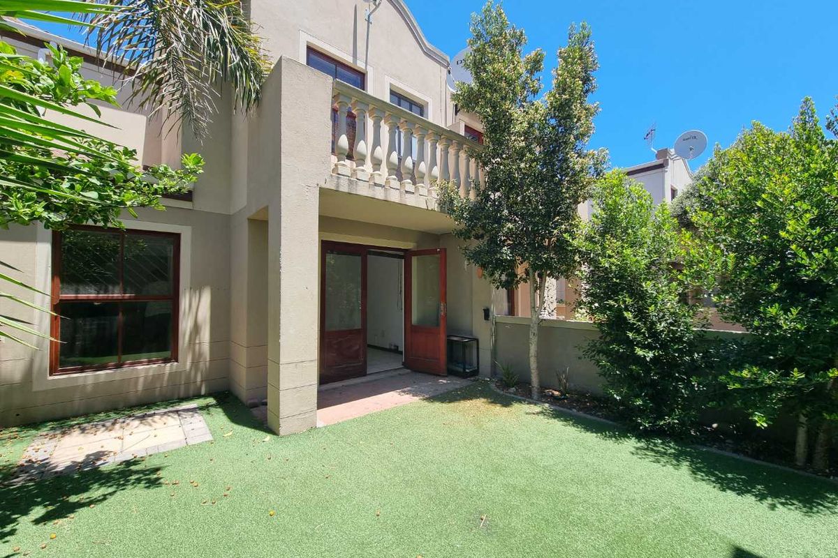 Comfortable Living in Secure Villa Rustica - Photo 3