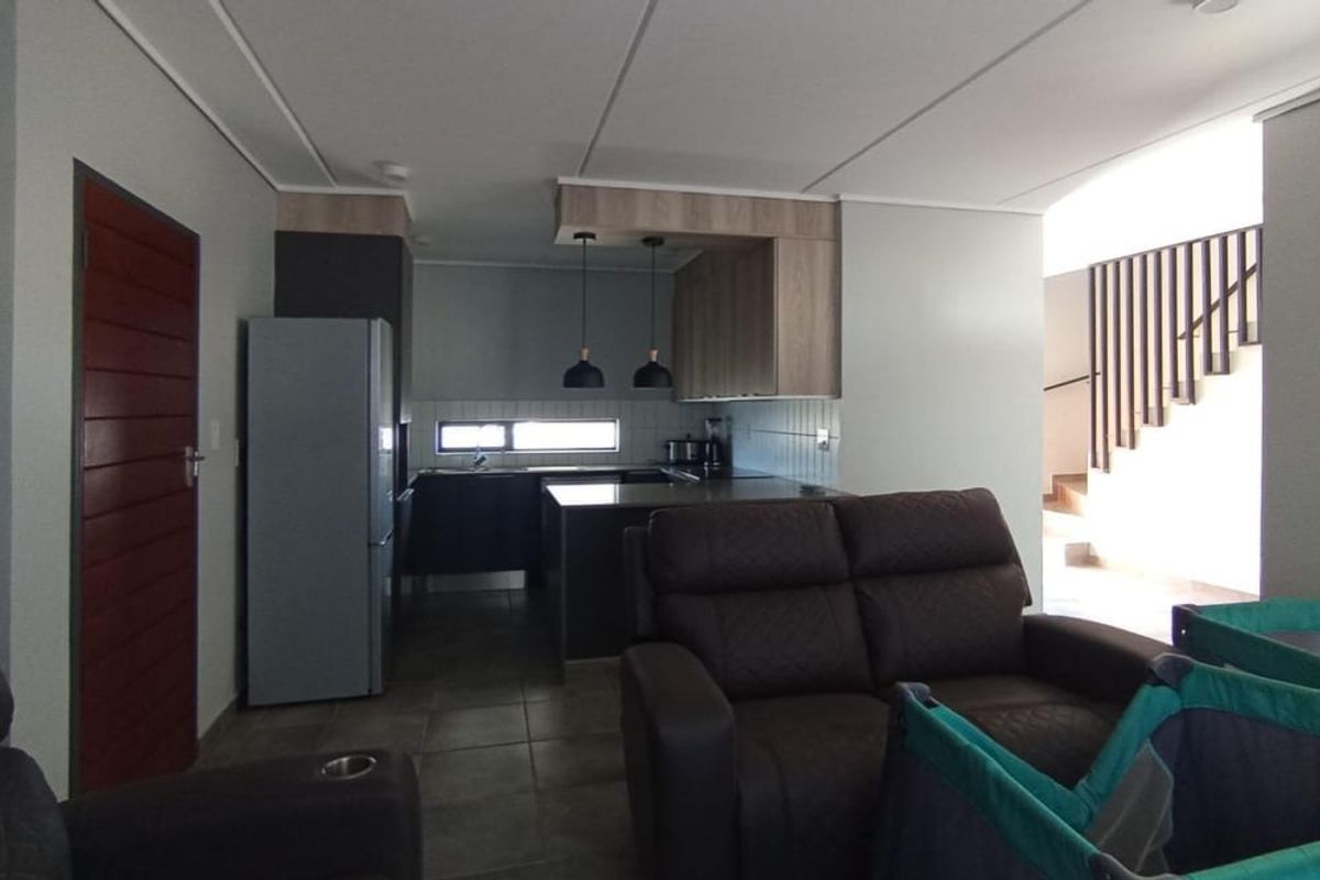 3 Bedroom House for Sale in Lotus Gardens - Photo 3