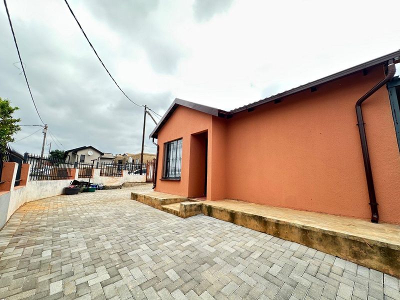 2-Bedroom House for Rent – Lotus Gardens Ext 2 - Photo 2