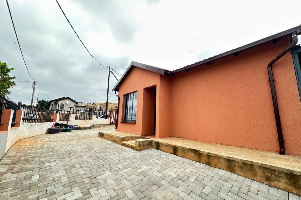 2-Bedroom House for Rent – Lotus Gardens Ext 2 - Photo 2