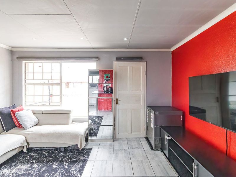 First Floor 2-Bedroom with a Balcony & Carport! - Photo 2