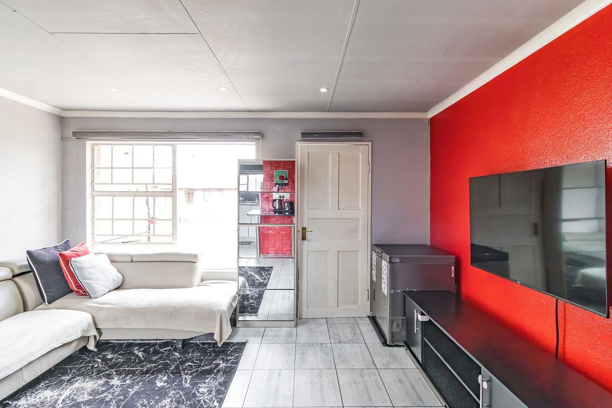 First Floor 2-Bedroom with a Balcony & Carport! - Photo 2