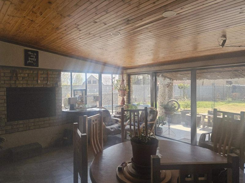 Charming Family Home with Abundant Amenities and Space - Photo 7