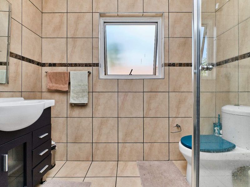 Executive Living or Family Haven: Your Ferndale Dream Townhouse Awaits! - Photo 10