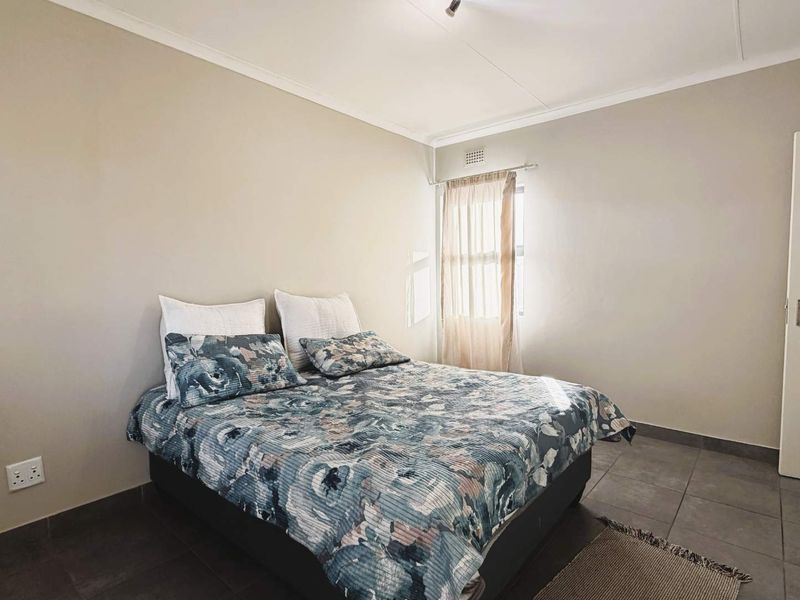 Spacious Two-Bedroom Apartment in Cussonia Central Complex - Photo 10