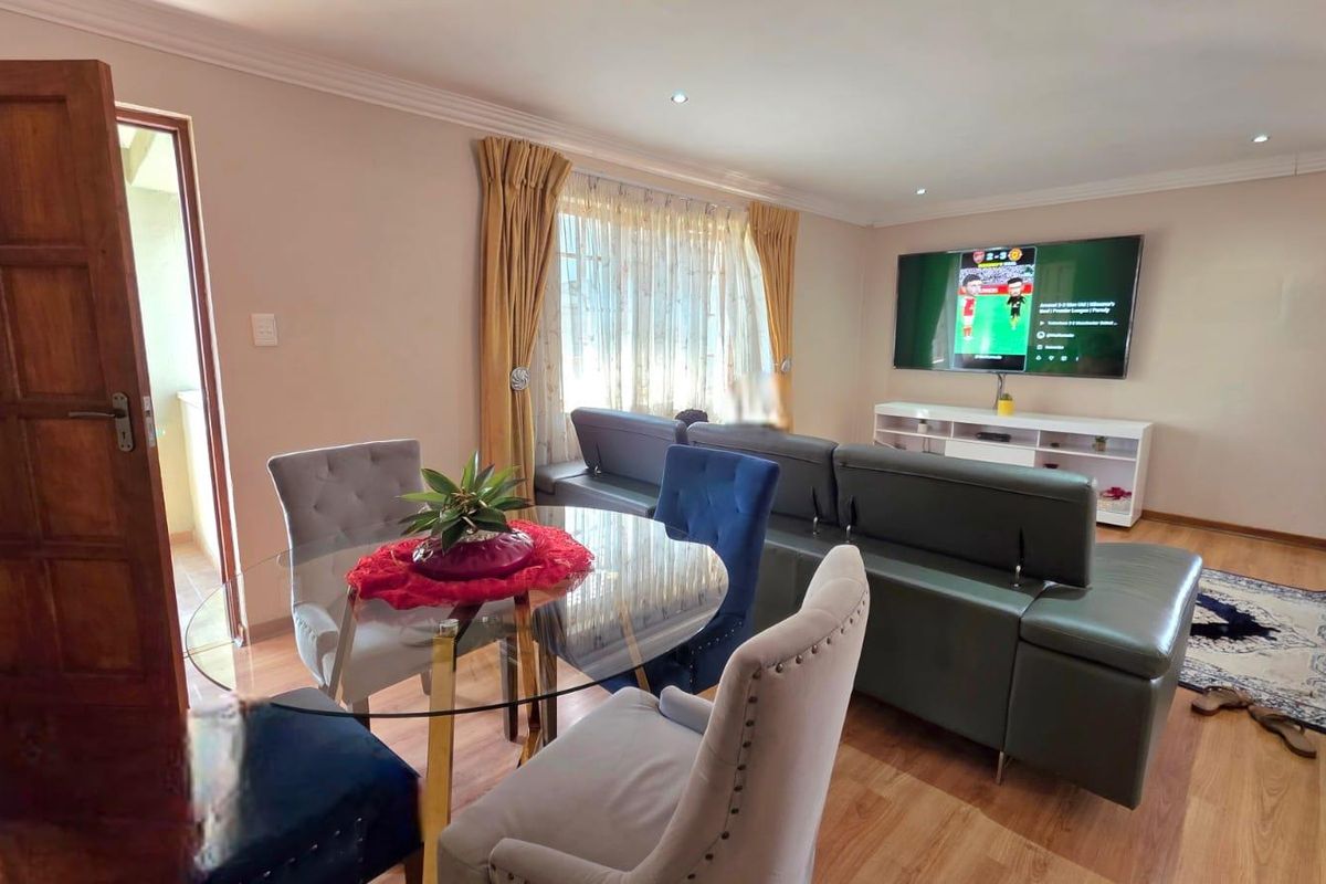 Spacious First floor Apartment - Photo 2