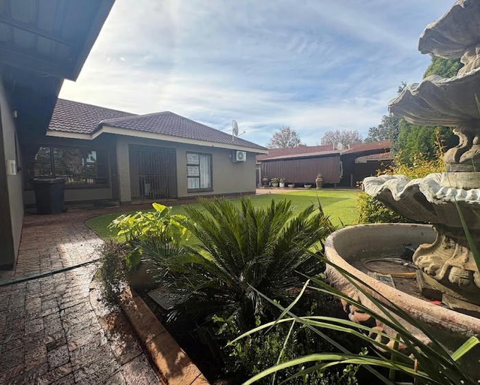Property #2495198, House For Sale in Golf Park