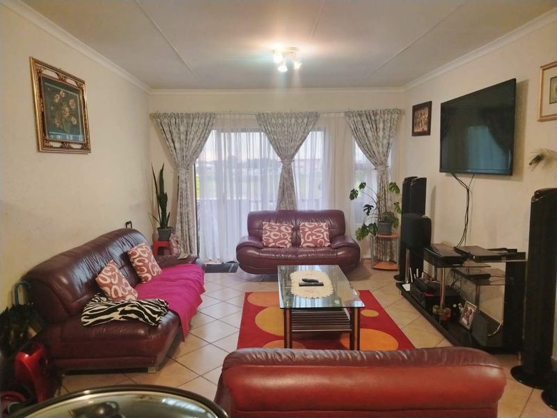 A NEAT APARTMENT - Photo 2