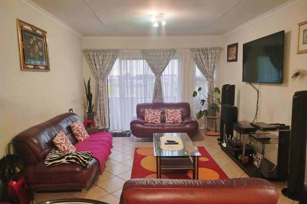 A NEAT APARTMENT - Photo 2