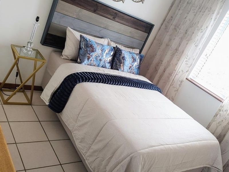 Prime Coastal Investment – Penthouse Living Opposite Scottburgh Main Beach - Photo 8