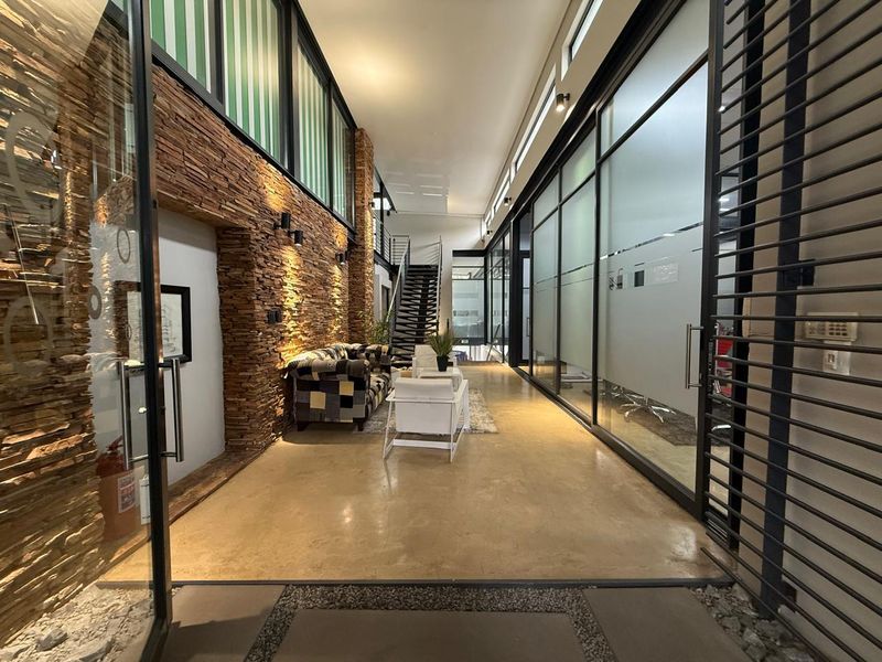 141 Jan Smuts – Ground Floor Stunning Creative Space to Let - Photo 3