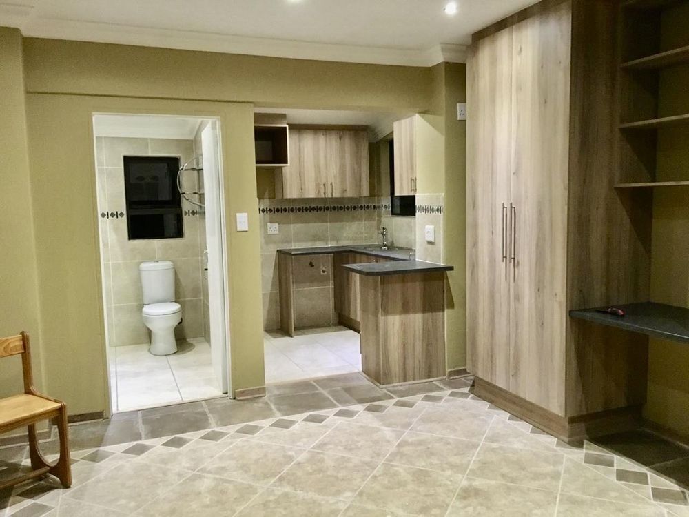 Garden flat 2 - bachelor's bedroom, bathroom and kitchenette