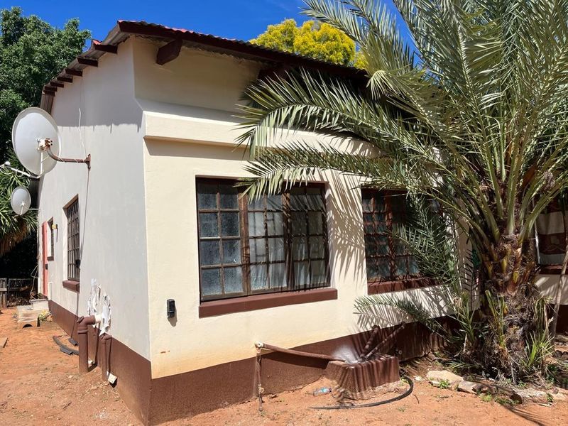 🏡 FOR SALE | 4-BED HOME + FLAT | ERF 1153m2, TSUMEB EXT 1 | N$1,350,000 COST EXCLUSIVE❗️ - Photo 4