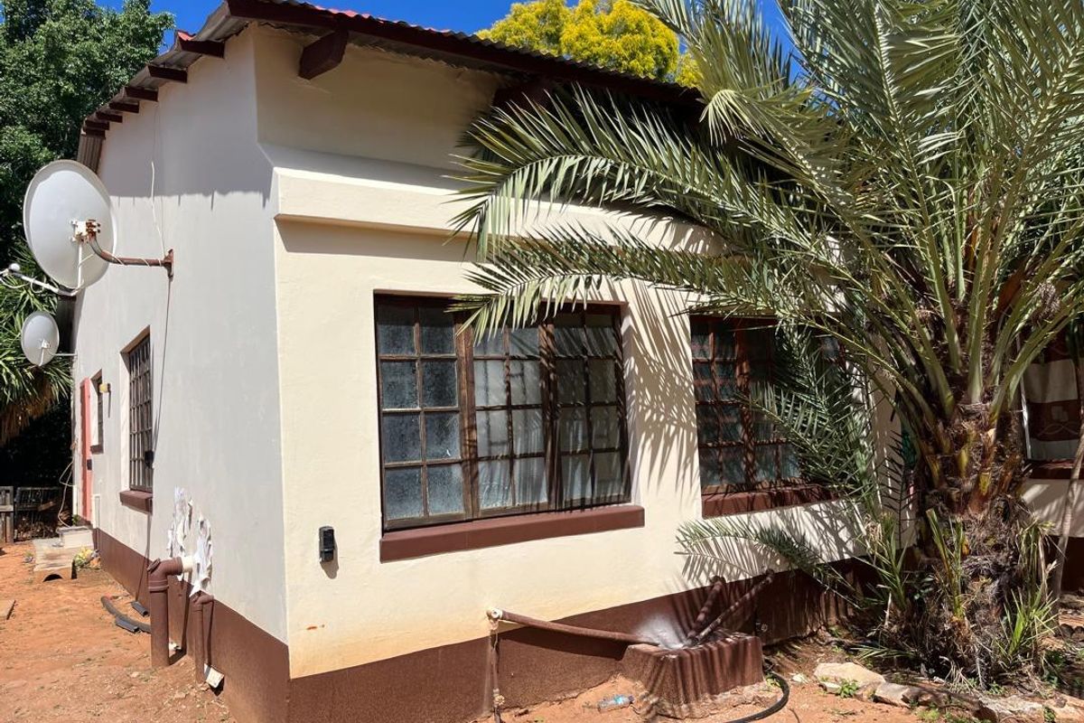 🏡 FOR SALE | 4-BED HOME + FLAT | ERF 1153m2, TSUMEB EXT 1 | N$1,350,000 COST EXCLUSIVE❗️ - Photo 4