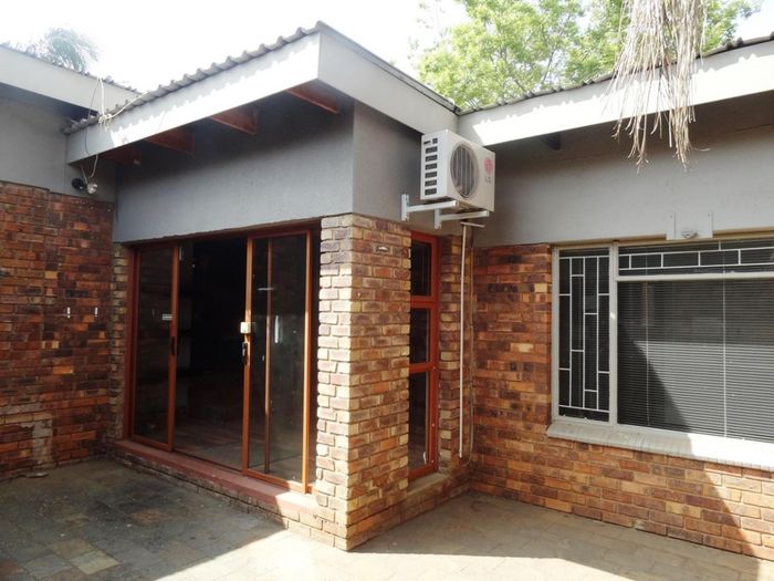 Property #1035116, Office Rental Monthly in Garsfontein