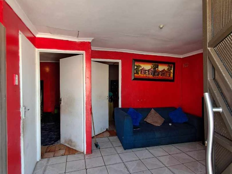 Charming 2 Bedroom House for Sale in Kuyasa - Priced at R320,000 - Photo 7