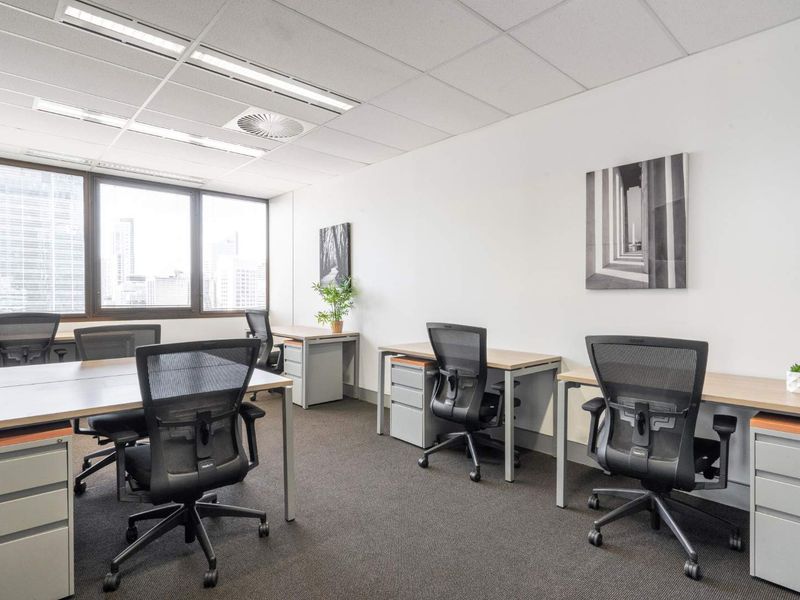 Move into ready-to-use open plan office space for 15 persons in Regus Club Place - Photo 2