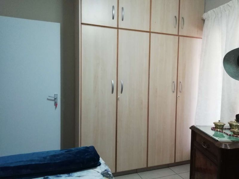 Stunning 3-bedroom townhouse off the grid in an immaculate complex - Photo 6