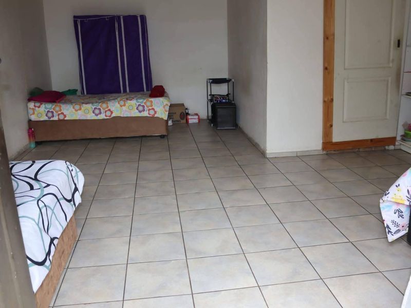 Spacious 3 Bedroom Family Home with Large Yard in Homelake - Photo 7