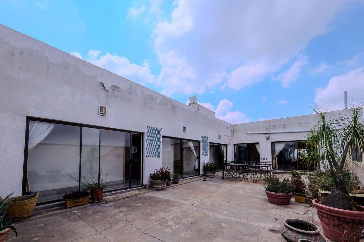 Perfect Penthouse in this Heritage Complex "Gleneagles" with Views! - Photo 3