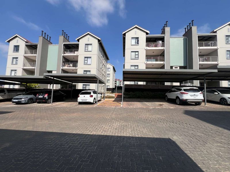 Charming Apartment: Perfect Blend of Comfort & Value - Photo 2