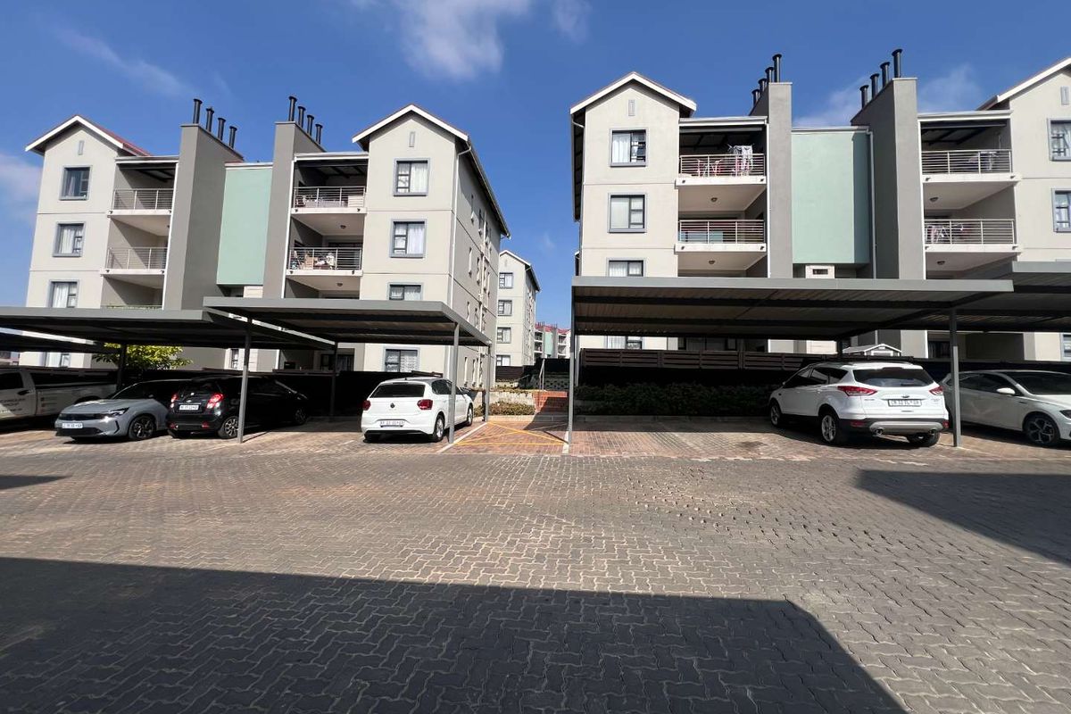 Charming Apartment: Perfect Blend of Comfort & Value - Photo 2