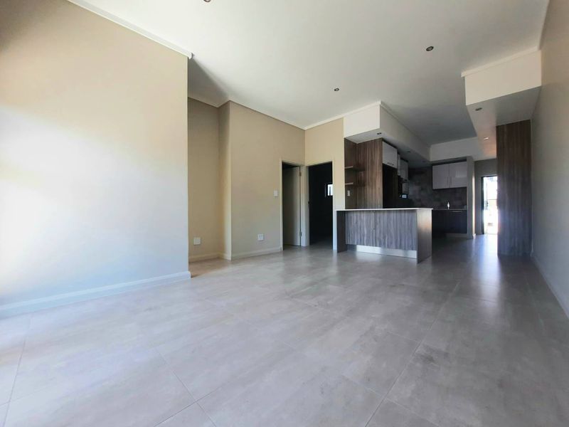 Pet-Friendly 2 Bedroom Home with Modern Kitchen & Yard - Photo 9