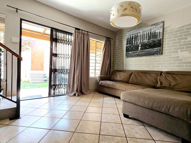 Charming 2-Bedroom Duplex with Private Garden and Excellent Entertainment Spaces - Photo 2