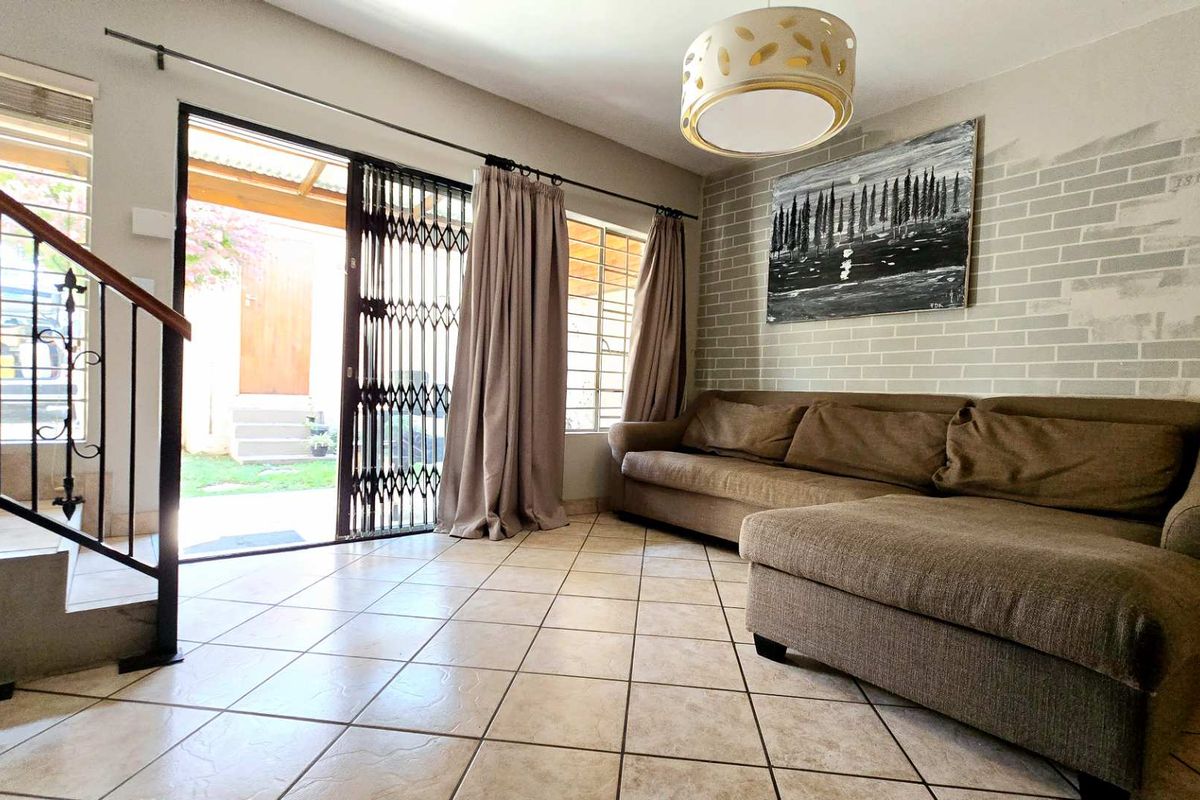 Charming 2-Bedroom Duplex with Private Garden and Excellent Entertainment Spaces - Photo 2
