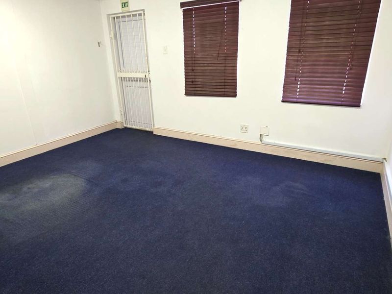 Double Volume Warehouse in Popular Business Park - Photo 10