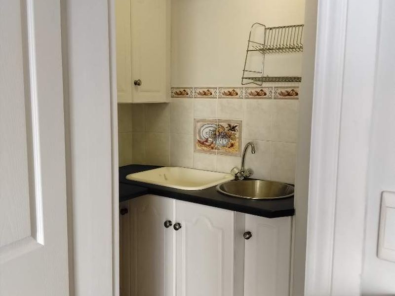 Bachelor flat - Photo 2