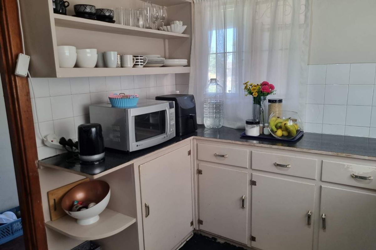 Charming and Secure Apartment in Southernwood - Photo 5