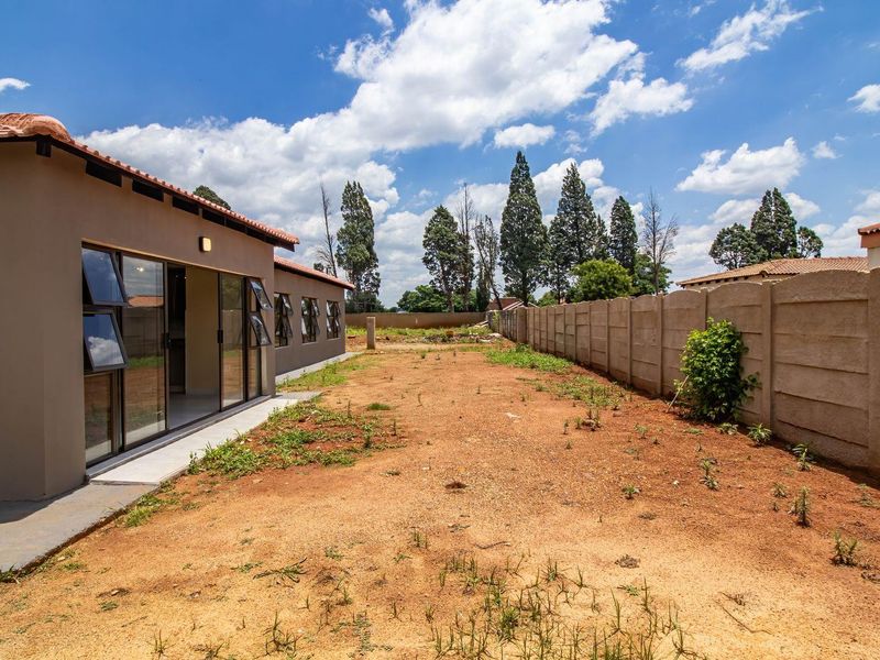 Brand new property in a quiet only 3 in a complex - Photo 3