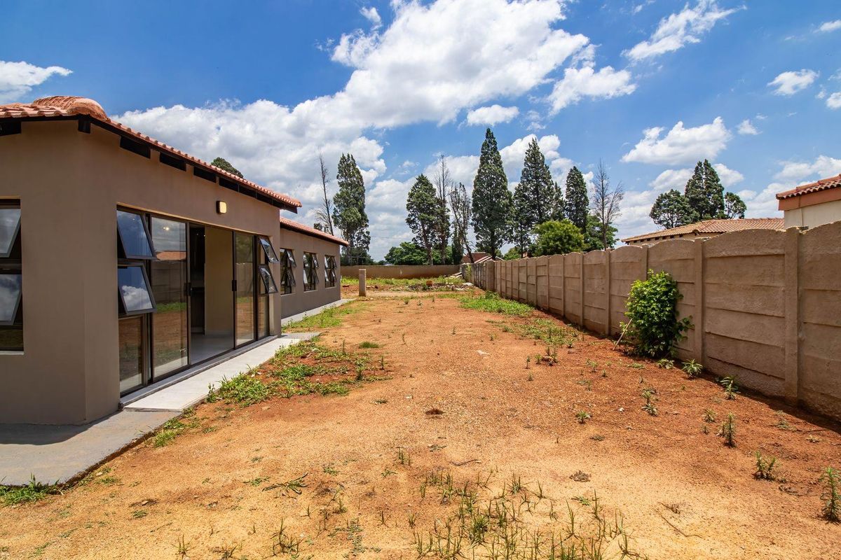 Brand new property in a quiet only 3 in a complex - Photo 3