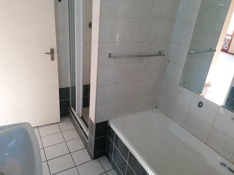 2 Bedroom Townhouse in New Redruth - Photo 9