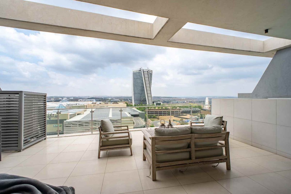 Fully Furnished 2 bedroom penthouse for sale at Ellipse - Photo 4