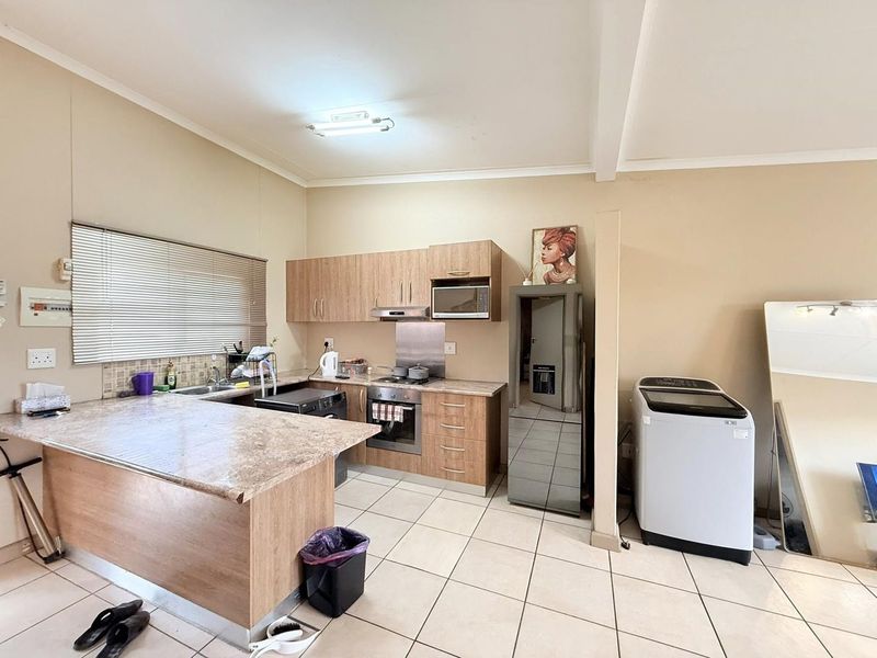 CLOSE TO CBD - Photo 5