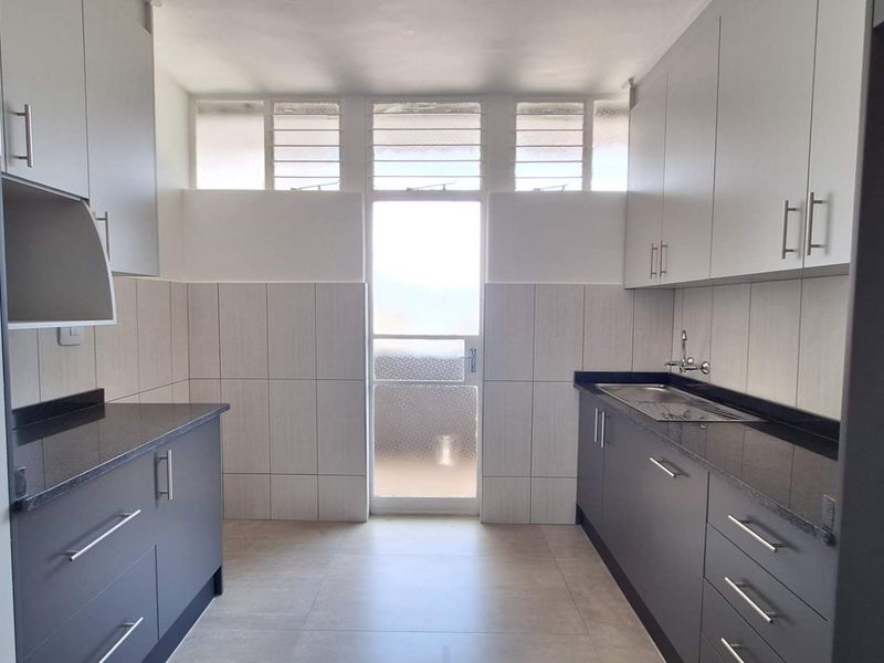 2 bedroom Apartment in Roodepoort - Photo 7
