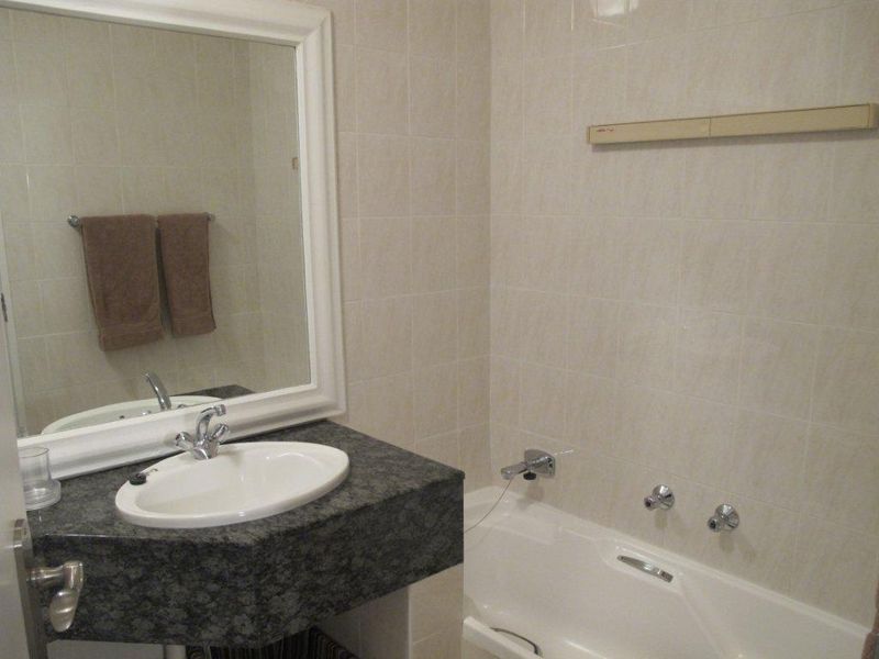 FURNISHED BACHELOR APARTMENT - Photo 6