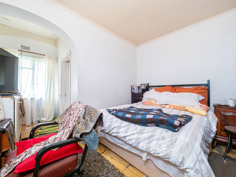 This Versatile Double-Storey property offers the perfect opportunity for renovation and customization with independent Upper and Lower Living (Homes) - Photo 10