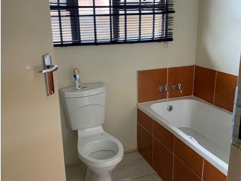 Family Home House in Nkgo crescent Soshanguve East - Photo 7