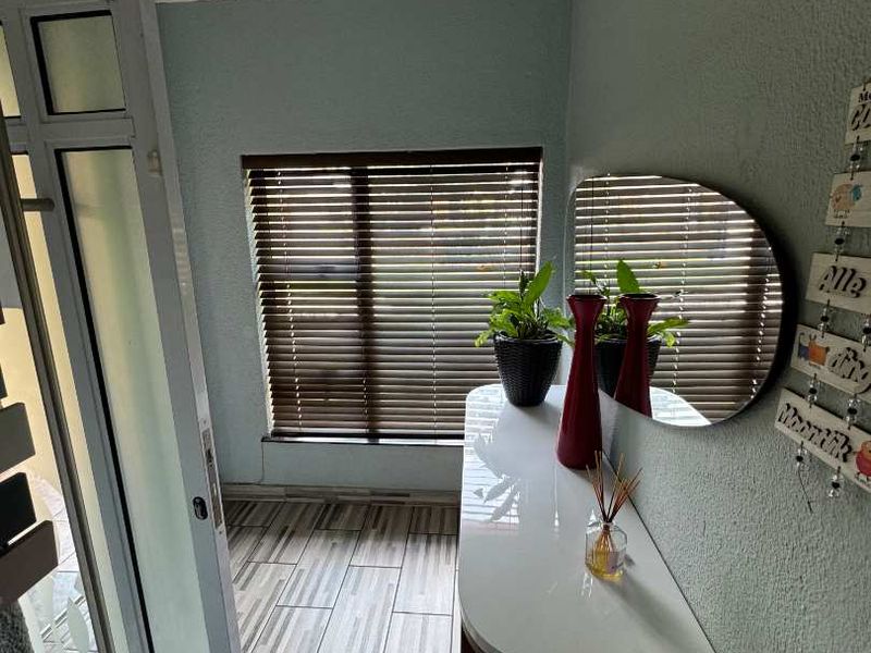 Large Family Home for Sale - Photo 5