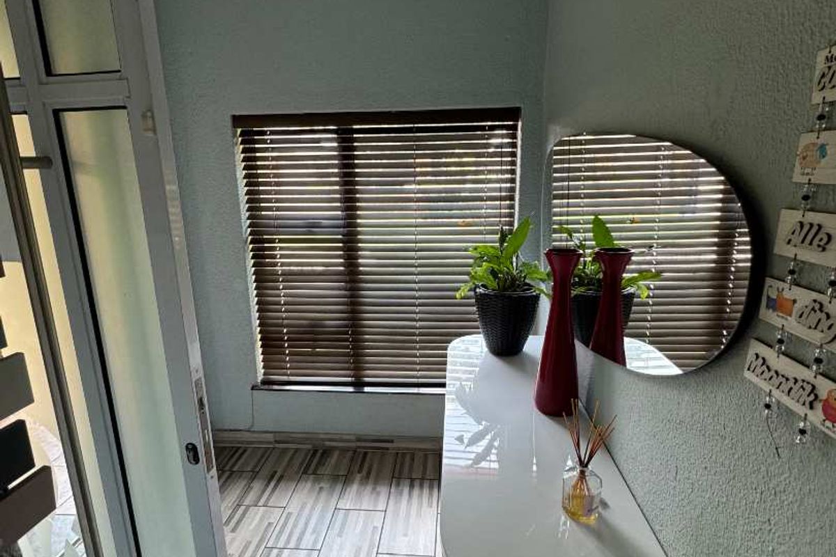 Large Family Home for Sale - Photo 5