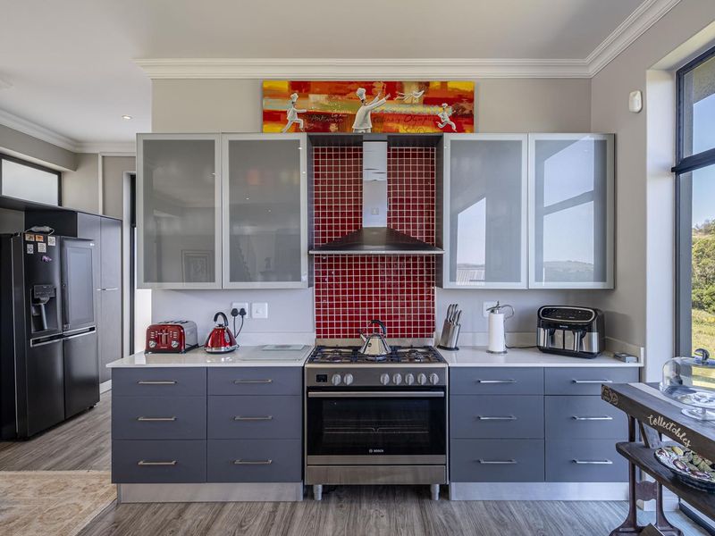 Enjoy tranquil living with the perfect blend of nature and luxury, in Kragga Kamma Game Park Residential Estate! - Photo 6