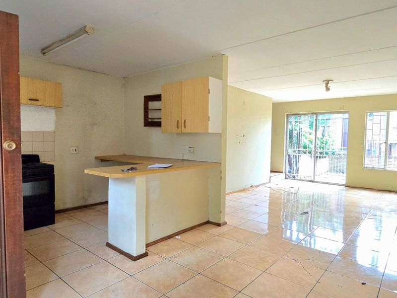 Ideal Investment: Spacious 2-Bedroom, Low Maintenance - Photo 6